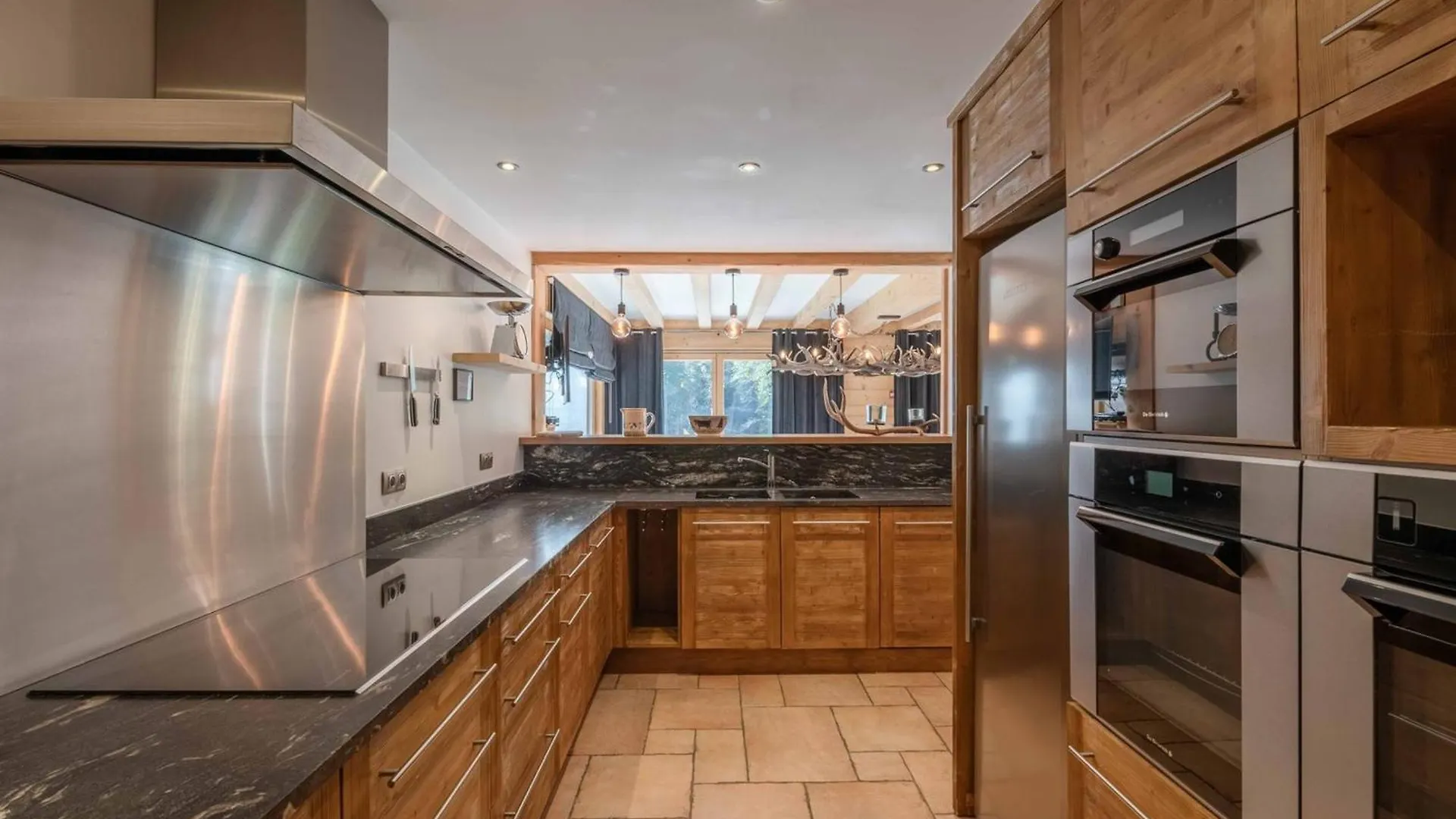 Superbe Chalet Pour 14 Pers. Avec Spa, Cheminee Et Fitness, A 10 Min Du Centre De Morzine - Fr-1-754-17