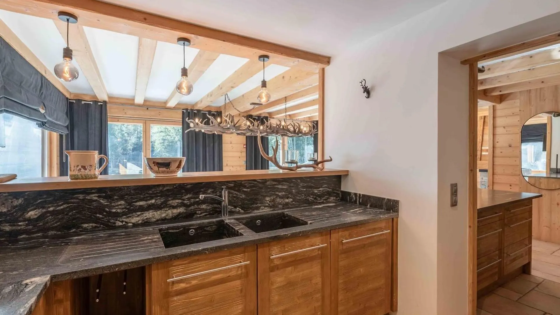 Superbe Chalet Pour 14 Pers. Avec Spa, Cheminee Et Fitness, A 10 Min Du Centre De Morzine - Fr-1-754-17